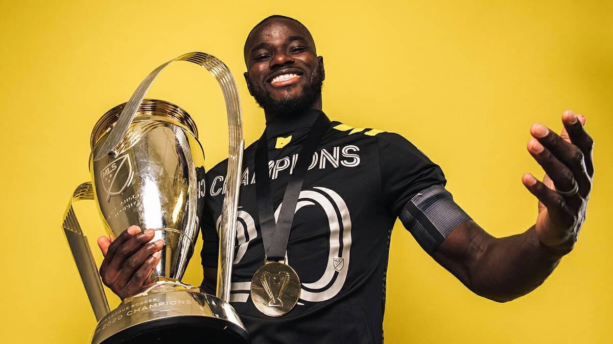 Champion lifting trophy — TWLV vision